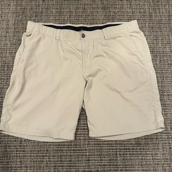 Under Armour Tan Flat Front Shorts Lightweight Design - Picture 1 of 4